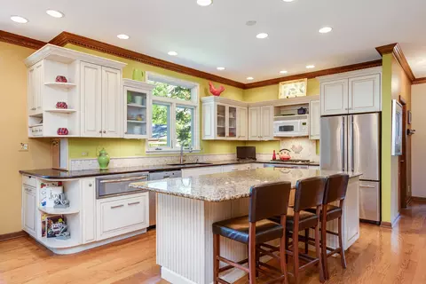 1530 Falcon Dr, Wheaton, IL 60187 photo 6