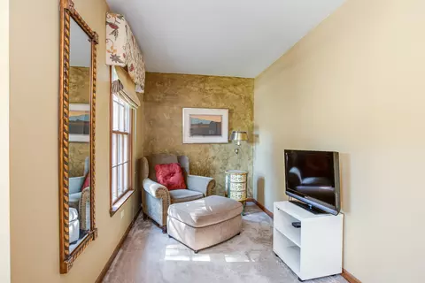 1530 Falcon Dr, Wheaton, IL 60187 photo 15