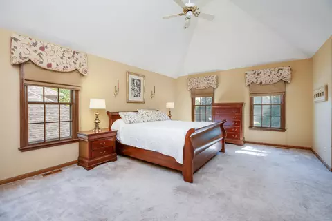 1530 Falcon Dr, Wheaton, IL 60187 photo 14