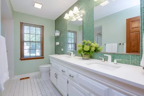 1530 Falcon Dr, Wheaton, IL 60187 photo 22