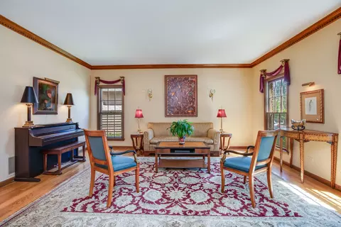 1530 Falcon Dr, Wheaton, IL 60187 photo 5