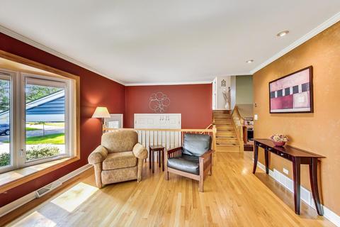 1918 E Pawnee Ln, Mount Prospect, IL 60056 photo 4