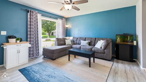 1172 Hunter Dr, Elgin, IL 60120 photo 4