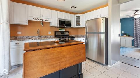 1172 Hunter Dr, Elgin, IL 60120 photo 8