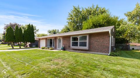 1172 Hunter Dr, Elgin, IL 60120 photo 2