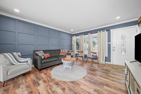 115 Pleasant St, Hoffman Estates, IL 60169 photo 7