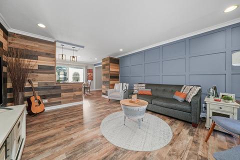 115 Pleasant St, Hoffman Estates, IL 60169 photo 8