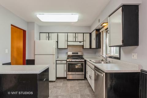 793 Lakeside Circle Dr, Wheeling, IL 60090 photo 4