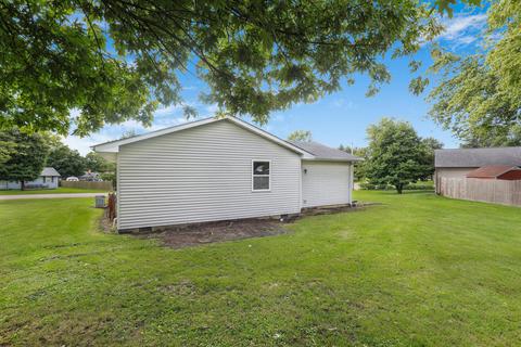 807 Country View Dr, Philo, IL 61864 photo 5