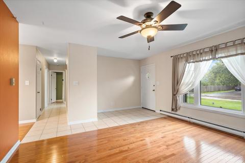 1661 Bartson Ln, Aurora, IL 60505 photo 2