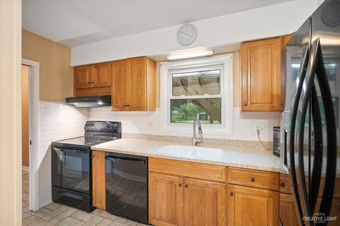 1661 Bartson Ln, Aurora, IL 60505 photo 7
