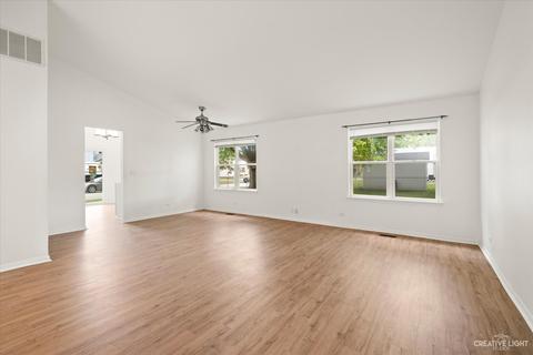 900 Fieldside Ln, Aurora, IL 60504 photo 3