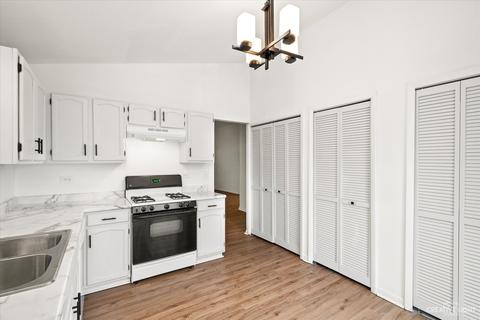 900 Fieldside Ln, Aurora, IL 60504 photo 9
