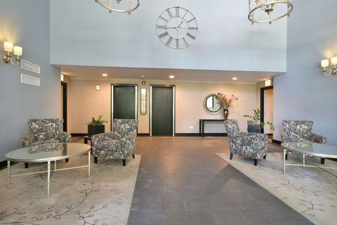 151 N Kenilworth Ave #4E, Oak Park, IL 60301 photo 4
