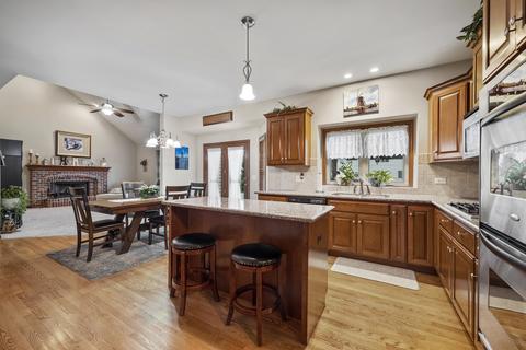 520 E Hunter Ln, Minooka, IL 60447 photo 8