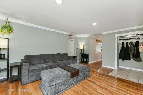 2009 Martin Ln, Rolling Meadows, IL 60008 photo 3