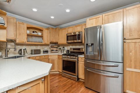 2009 Martin Ln, Rolling Meadows, IL 60008 photo 4
