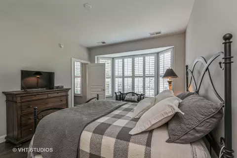 2866 Edgewater Dr, Elgin, IL 60124 photo 19