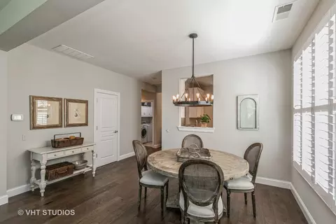 2866 Edgewater Dr, Elgin, IL 60124 photo 9