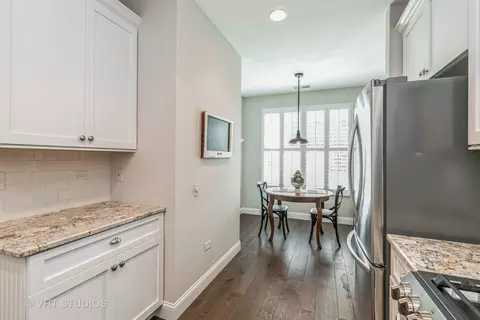 2866 Edgewater Dr, Elgin, IL 60124 photo 7