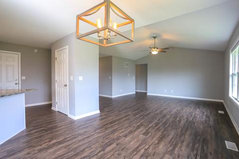 609 Folsom Ct, Sidney, IL 61877 photo 8