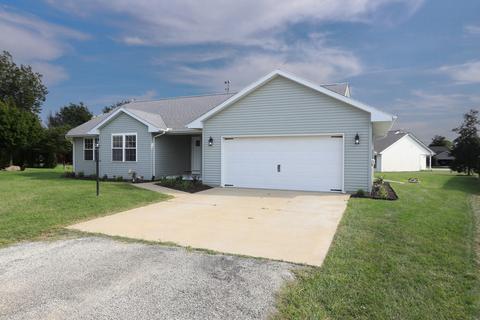 609 Folsom Ct, Sidney, IL 61877 photo 3