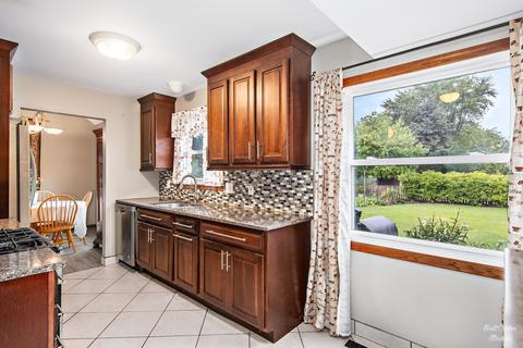 1619 Jennifer Ln, Mchenry, IL 60050 photo 4