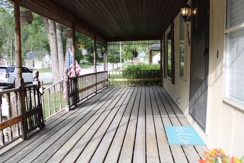 709 E Washington St, Clinton, IL 61727 photo 4