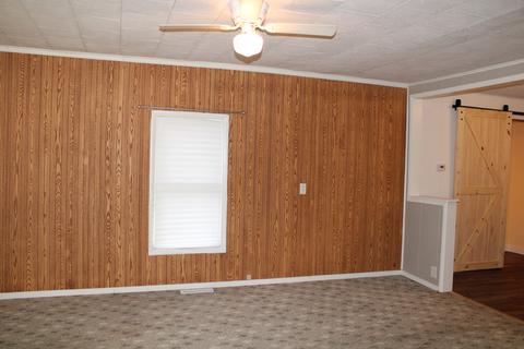 709 E Washington St, Clinton, IL 61727 photo 9