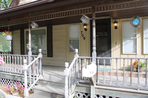 709 E Washington St, Clinton, IL 61727 photo 2