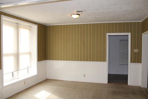 709 E Washington St, Clinton, IL 61727 photo 7