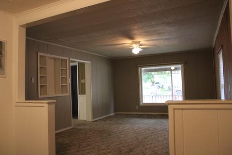 709 E Washington St, Clinton, IL 61727 photo 23