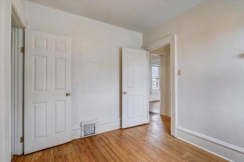 125 Oak St, Elgin, IL 60123 photo 2