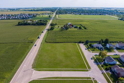 1 West Stonegate Drive, Cortland, IL 60112