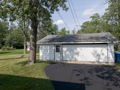 321 Brackmann Ave, Crete, IL 60417 photo 2