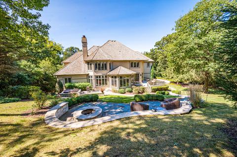 9425 Falling Water Dr E, Burr Ridge, IL 60527 photo 2