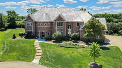 5243 W Meagan Ct, Libertyville, IL 60048