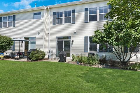 2824 Falling Waters Dr, Lindenhurst, IL 60046 photo 2