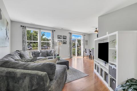 2824 Falling Waters Dr, Lindenhurst, IL 60046 photo 3