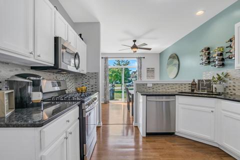 2824 Falling Waters Dr, Lindenhurst, IL 60046 photo 11