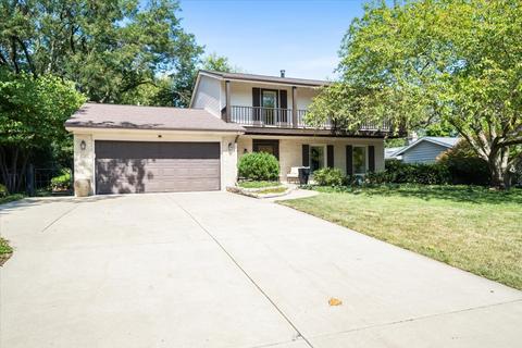 1010 Barton Dr, Normal, IL 61761 photo 2