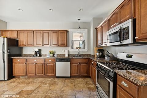 240 N Worth Ave, Elgin, IL 60123 photo 5
