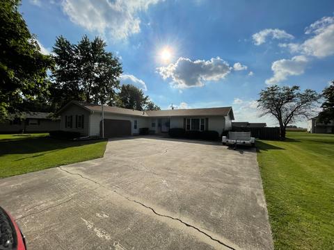 201 N 4th St, Danforth, IL 60930 photo 2