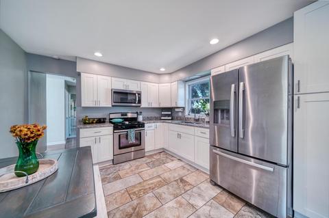 1412 Bayview Ln, Johnsburg, IL 60051 photo 4
