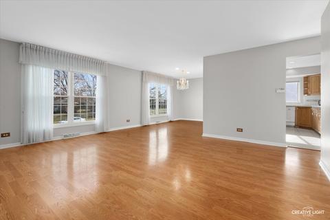3920 Winston Dr, Hoffman Estates, IL 60192 photo 2