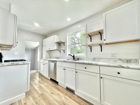 670 Cooper Ave, Elgin, IL 60120 photo 4