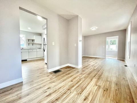 670 Cooper Ave, Elgin, IL 60120 photo 9