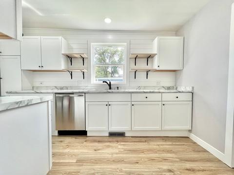 670 Cooper Ave, Elgin, IL 60120 photo 3