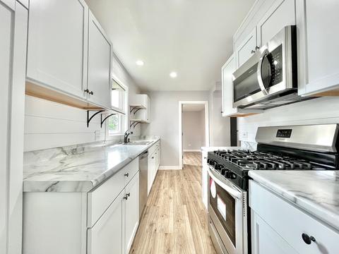 670 Cooper Ave, Elgin, IL 60120 photo 5