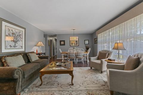 607 Bridle Ln, Wheaton, IL 60187 photo 4